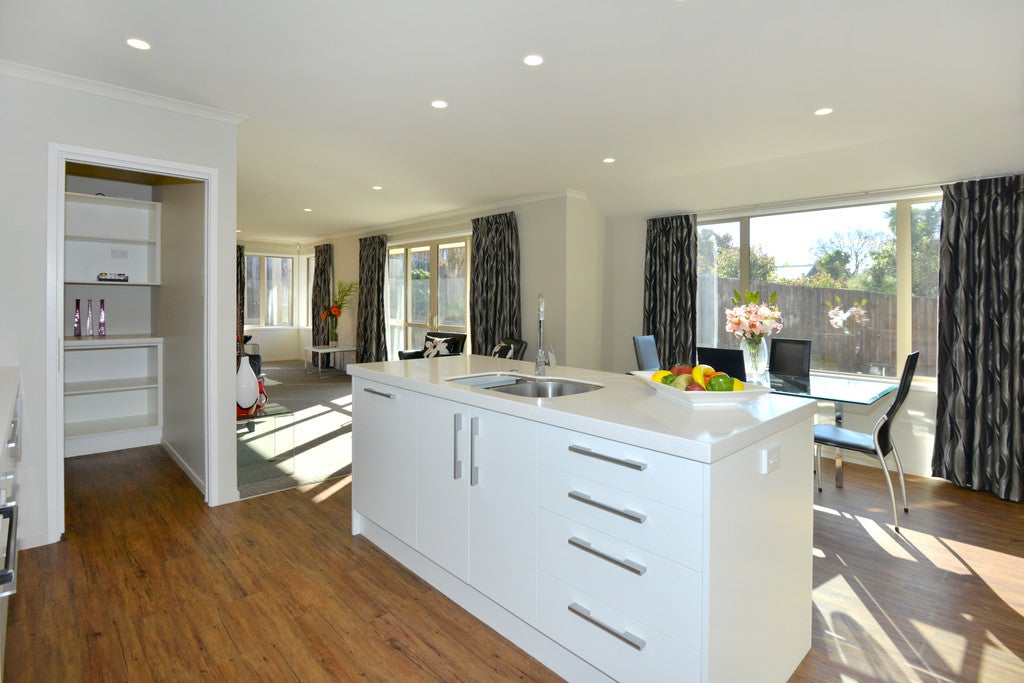 2/24 Darley Street, Somerfield, Christchurch - Carousel 1