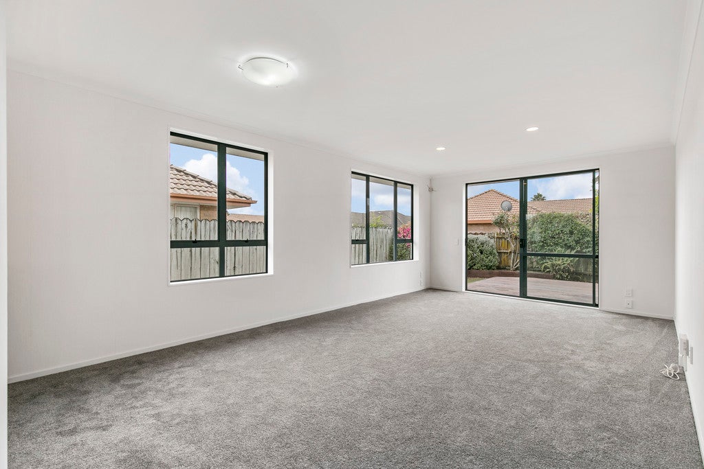 5 Fernbrook Close, Burswood, Auckland - Carousel 2