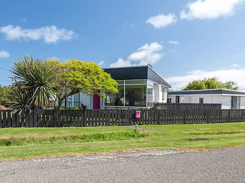 2 Kennedy Street, Foxton Beach, Foxton - Carousel 1