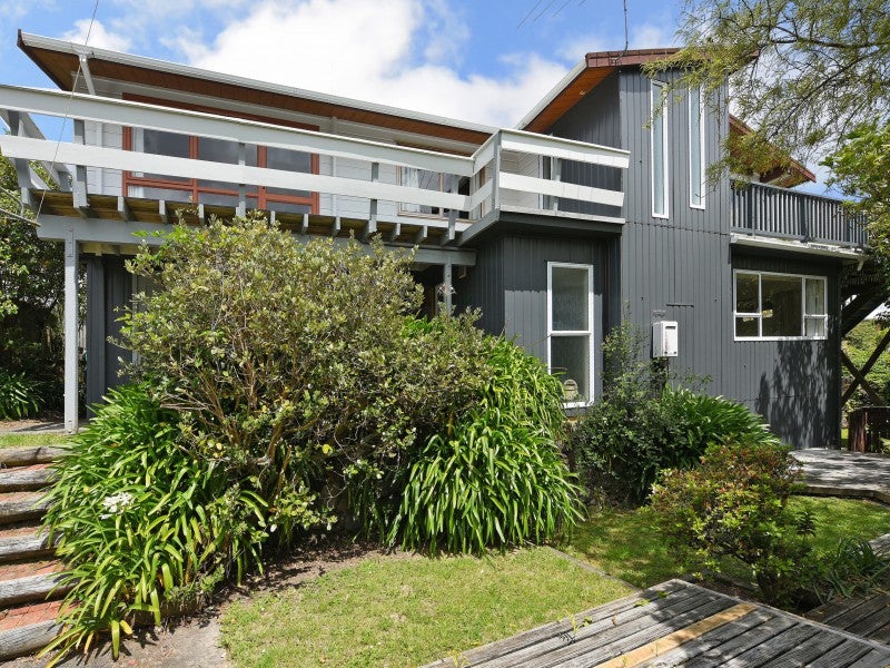 9 Radiata Grove, Brown Owl, Upper Hutt - Carousel 1