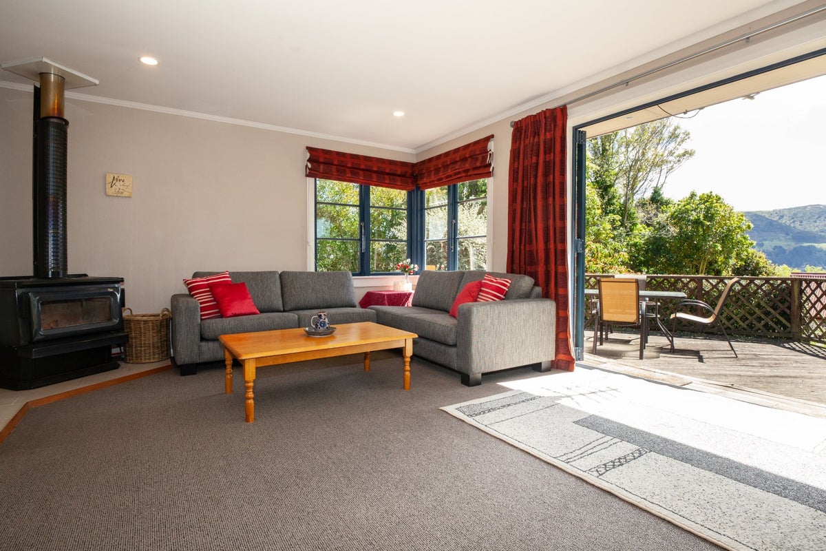 5 Barling Street, Macandrew Bay, Dunedin - Carousel 1
