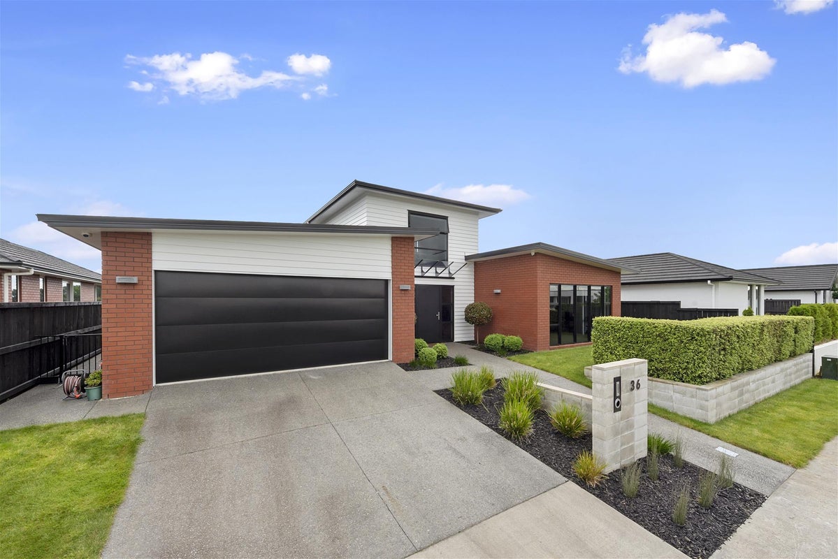 36 Helen June Avenue, Flagstaff, Hamilton - Carousel 21