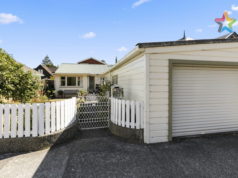 128 Muritai Road, Eastbourne, Lower Hutt - Carousel 1