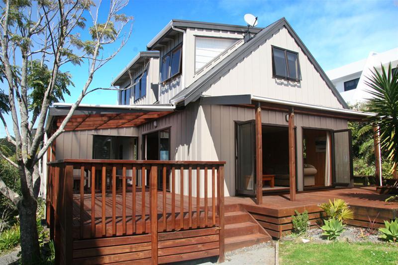 101 Park Avenue, Whangamatā - Carousel 1
