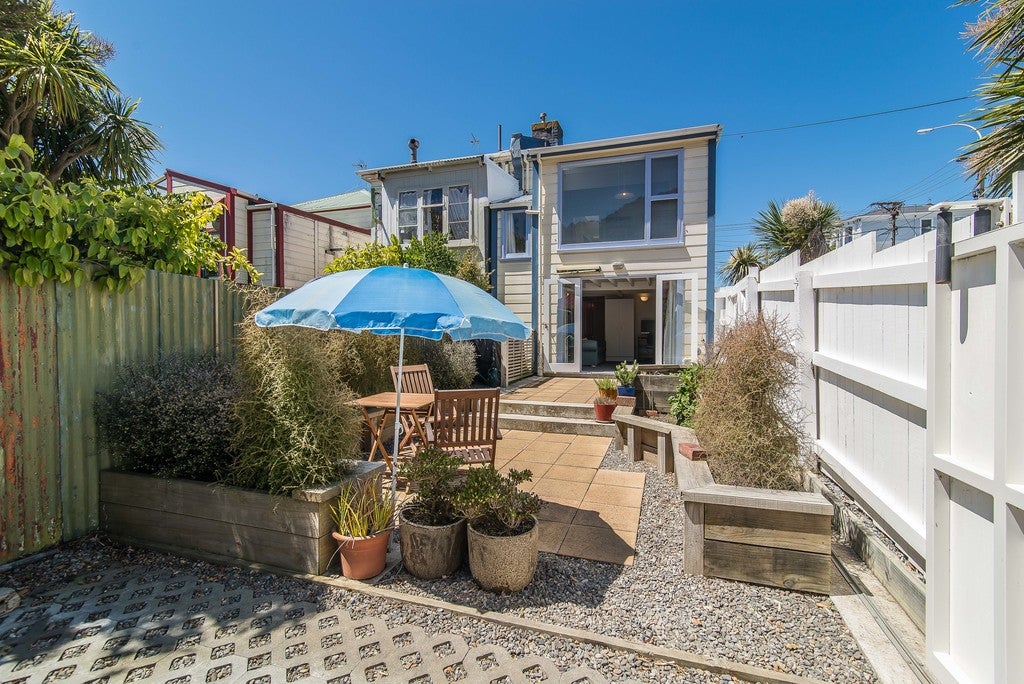 124 Hanson Street, Newtown, Wellington - Carousel 1
