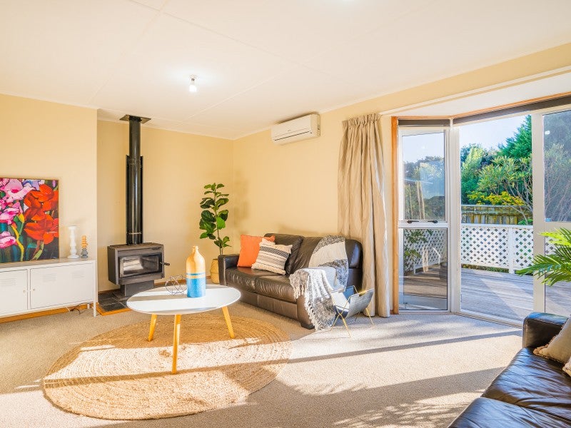 20 Rutherford Drive, Waikanae Beach, Waikanae - Carousel 2