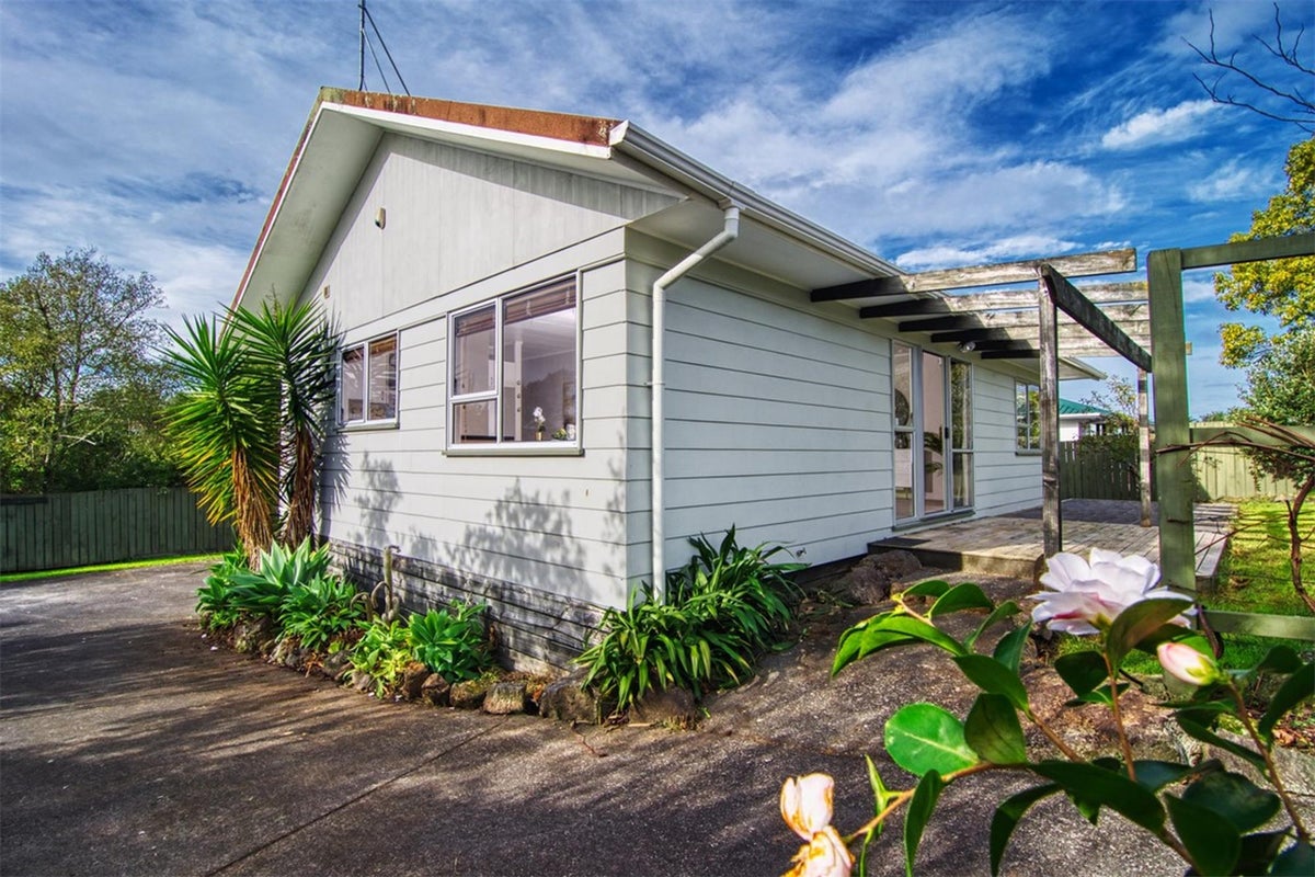 16 Mile Place, Henderson, Auckland - Carousel 2