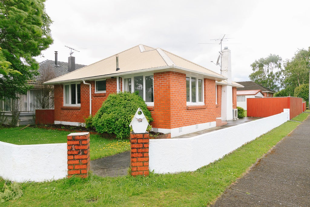 86 Pine Avenue, Ebdentown, Upper Hutt - Carousel 1