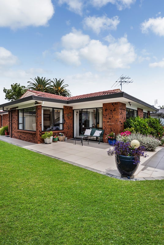 49 Walter Strevens Drive, Conifer Grove, Takanini - Carousel 2