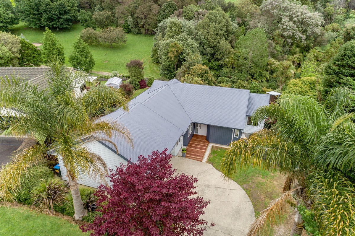 15 Rothesay Lane, Bethlehem, Tauranga - Carousel 1