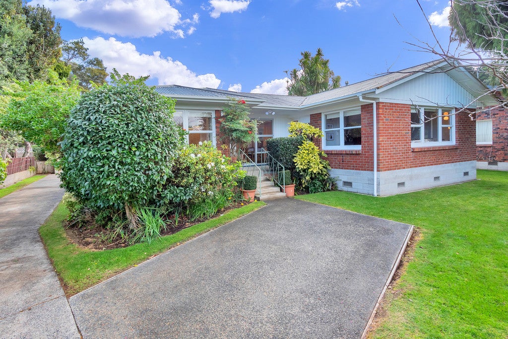 4 James Place, Opaheke, Papakura - Carousel 1