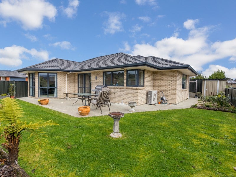 19 Diamond Grove, Brown Owl, Upper Hutt - Carousel 1