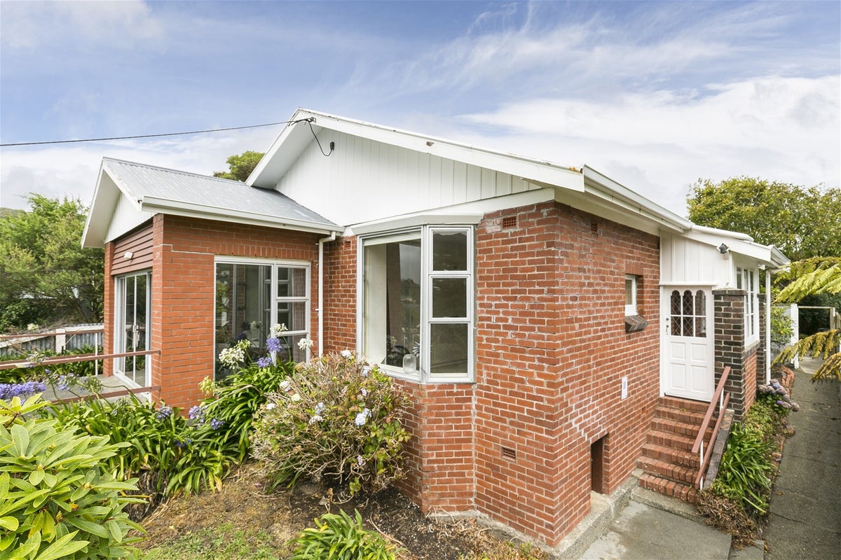 8 Aplin Terrace, Ngaio, Wellington - Carousel 2