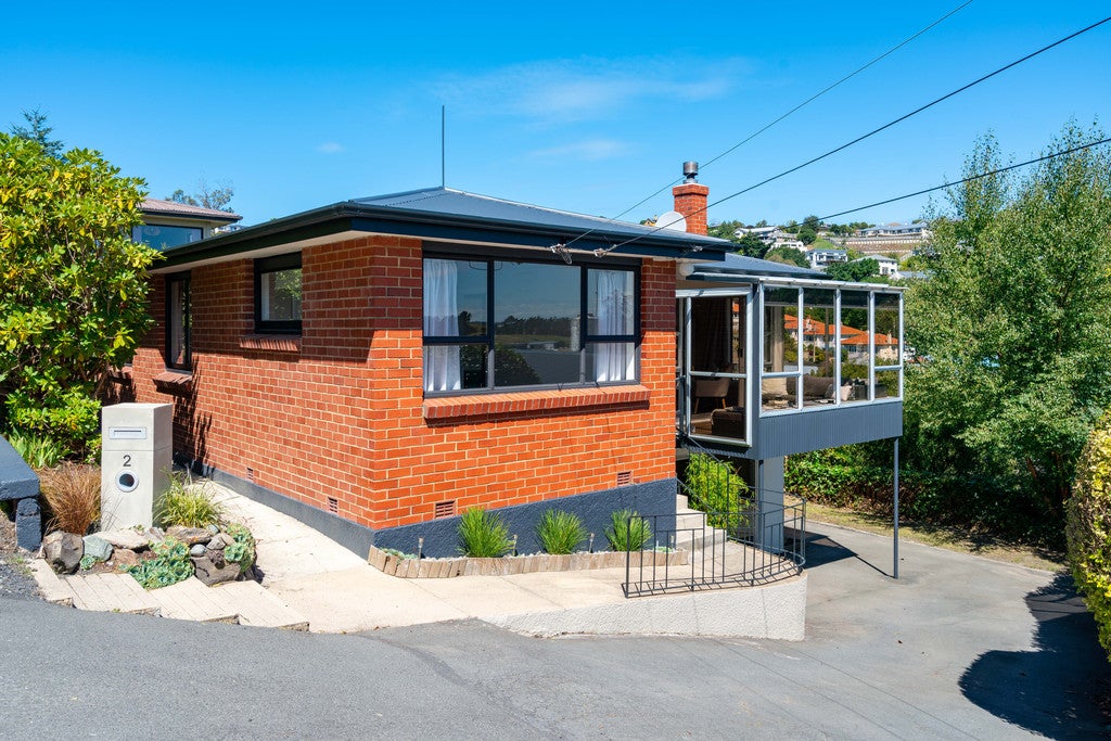 2 Shirley Place, Kenmure, Dunedin - Carousel 1