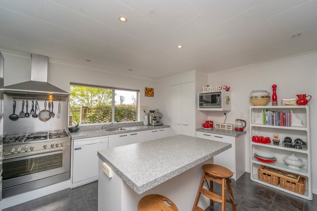 11 Rewa Place, Lansdowne, Masterton - Carousel 2