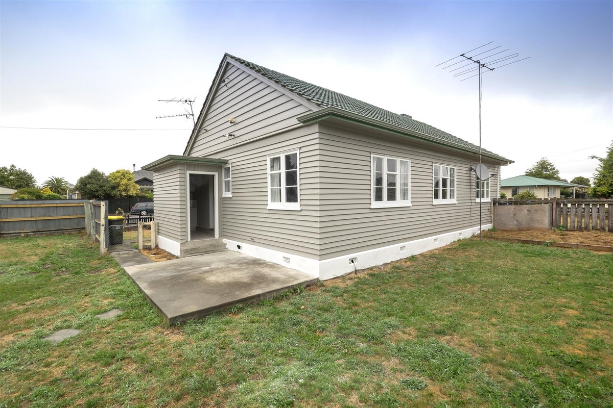 1 Brucefield Avenue, Netherby, Ashburton - Carousel 1