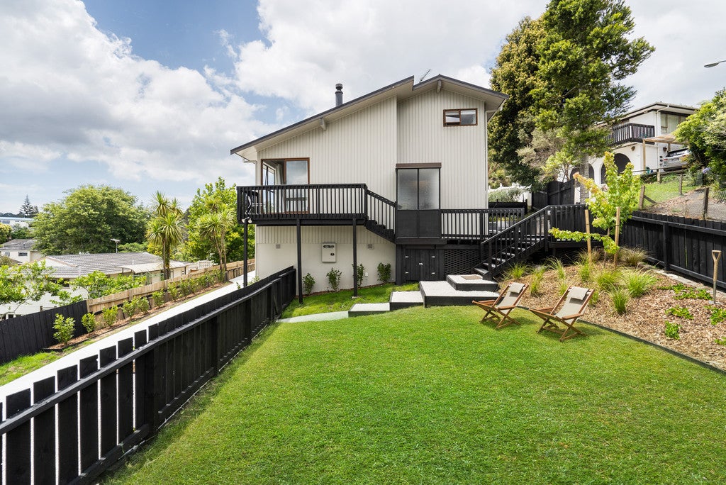 1/4 Eugen Place, Bayview, Auckland - Carousel 2