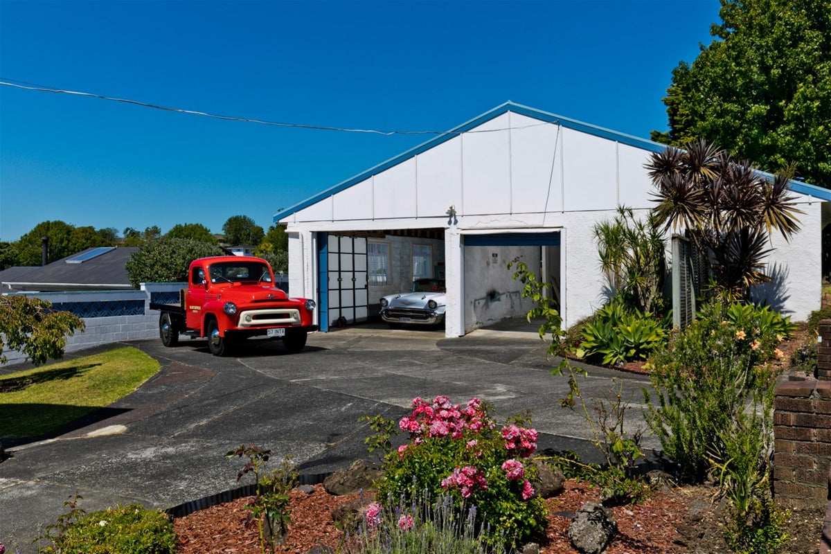 94 Awaroa Road, Sunnyvale, Auckland - Carousel 2