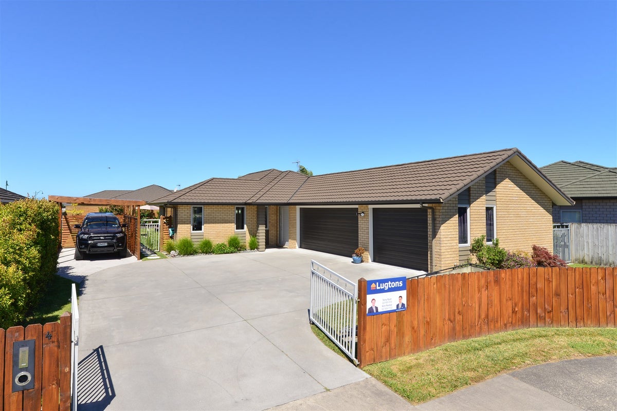 4 Welwyn Place, Rototuna North, Hamilton - Carousel 1