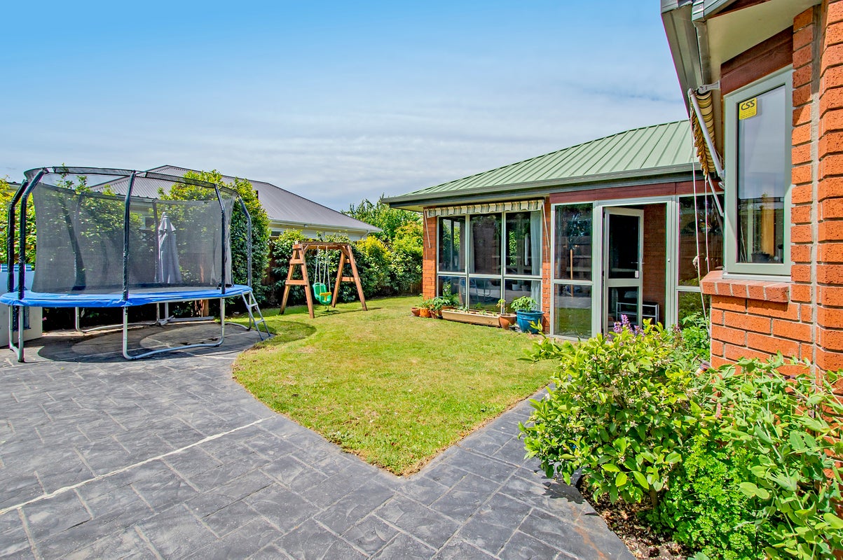1/10 Dinton Street, Russley, Christchurch - Carousel 2