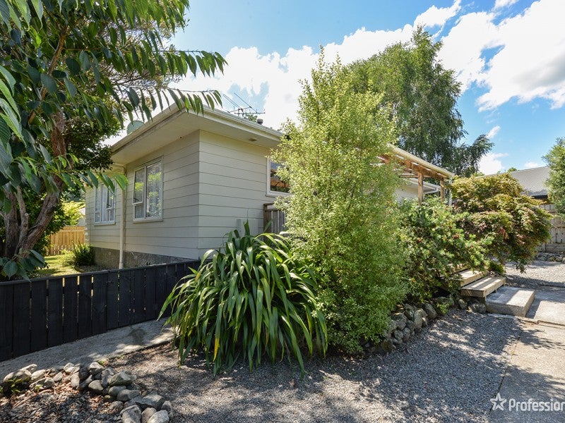 16 Churchill Crescent, Featherston - Carousel 2
