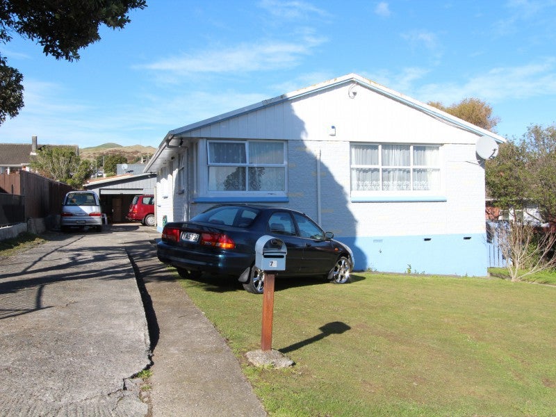 76 Warspite Avenue, Cannons Creek, Porirua - Carousel 1