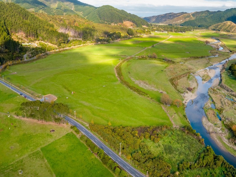 904C Coast Road, Wainuiomata Coast, Wainuiomata - Carousel 2