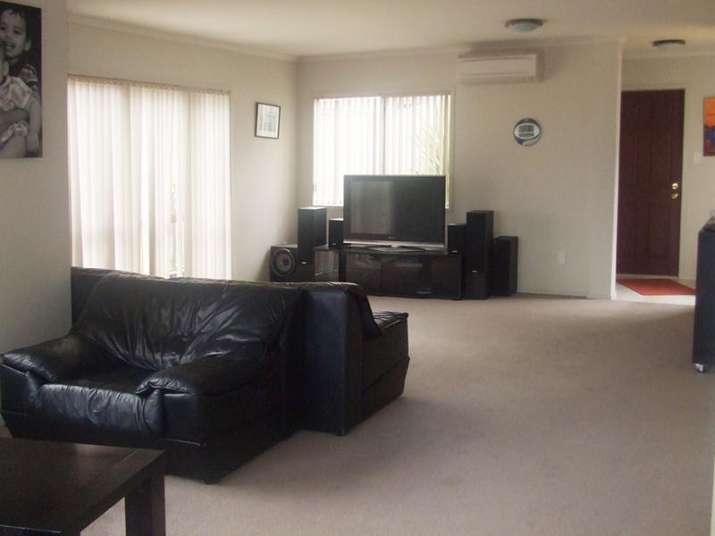 8B Andover Way, Goodwood Heights, Auckland - Carousel 2