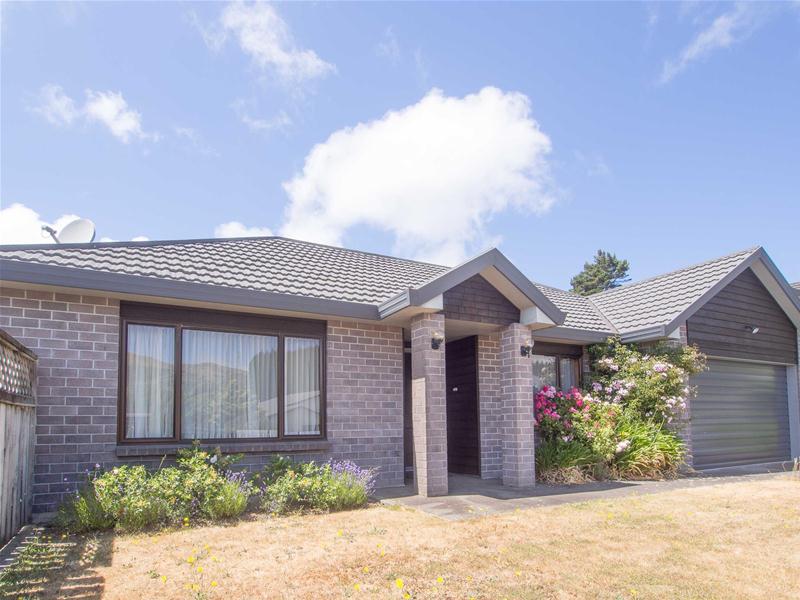 7 Furlong Crescent, Churton Park, Wellington - Carousel 1