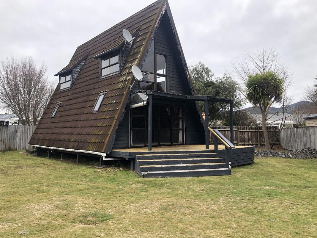 2/4 Poihaere Street, Turangi - Carousel 1