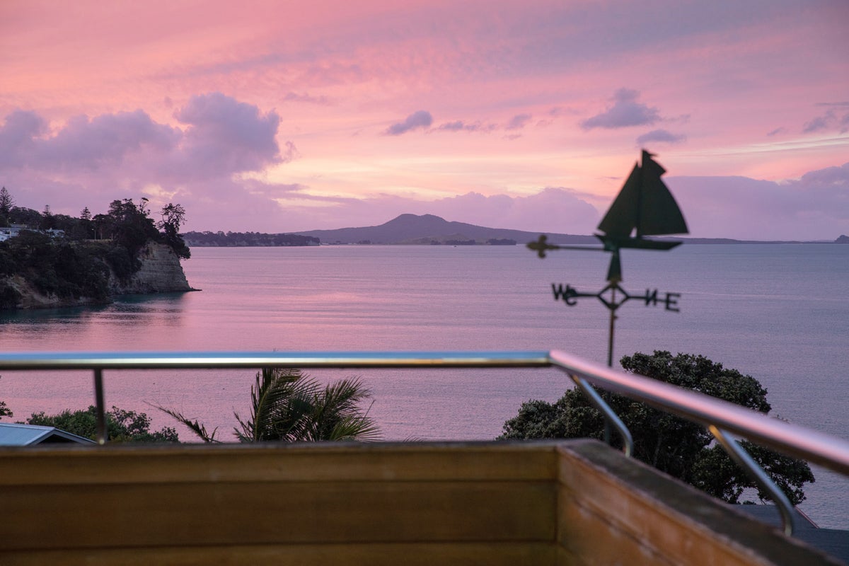 5 Rangitoto View Road, Cockle Bay, Auckland - Carousel 1