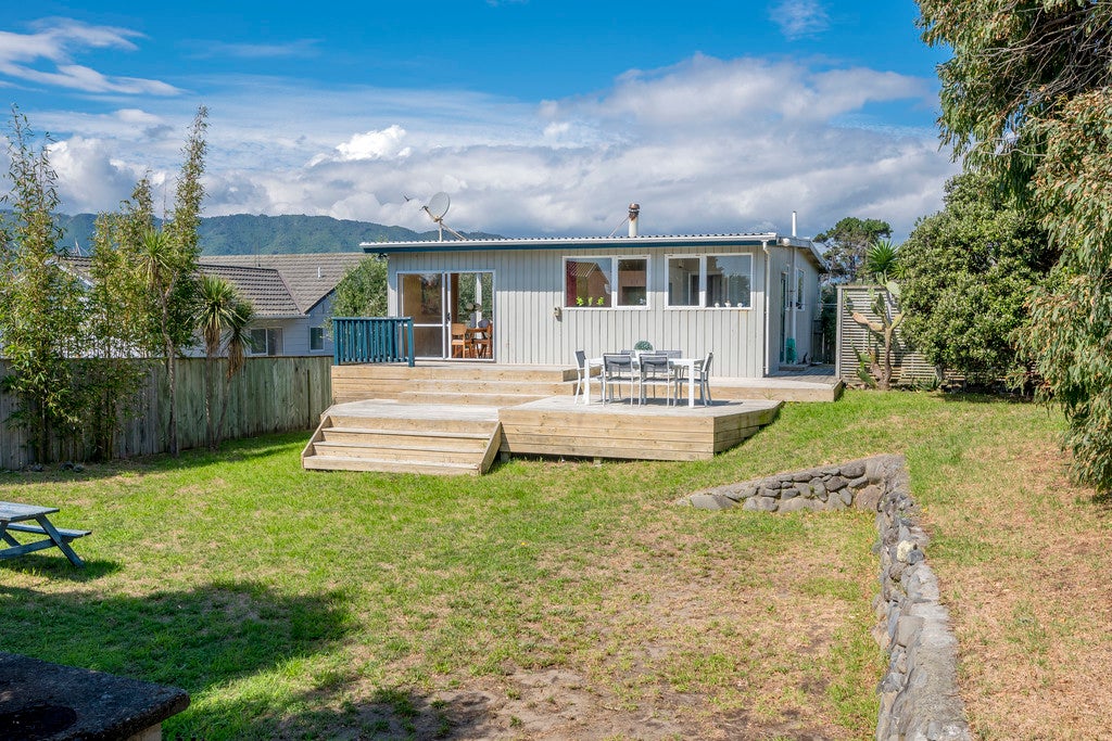 21 Titoki Road, Waikanae Beach, Waikanae - Carousel 1