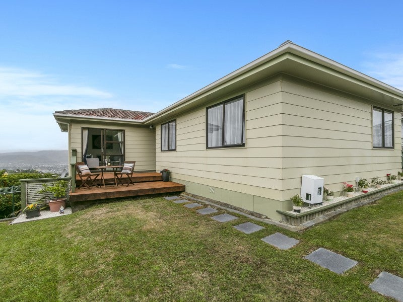 31 Wisteria Grove, Maungaraki, Lower Hutt - Carousel 1