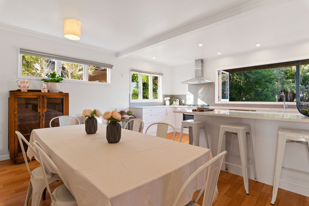 94 Kauri Point Road, Laingholm, Auckland - Carousel 25