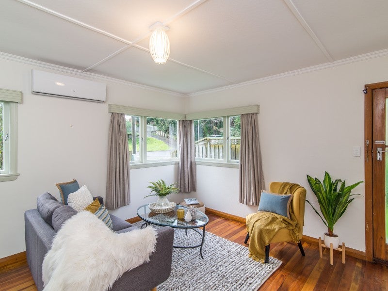 33 Renown Road, Raumati South, Paraparaumu - Carousel 1