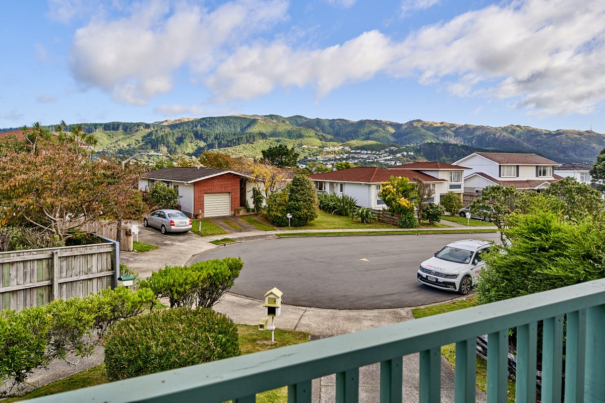 21 Lupin Terrace, Tawa, Wellington - Carousel 2