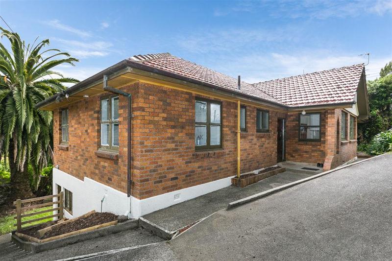 4 Woodstock Terrace, Tawa, Wellington - Carousel 1