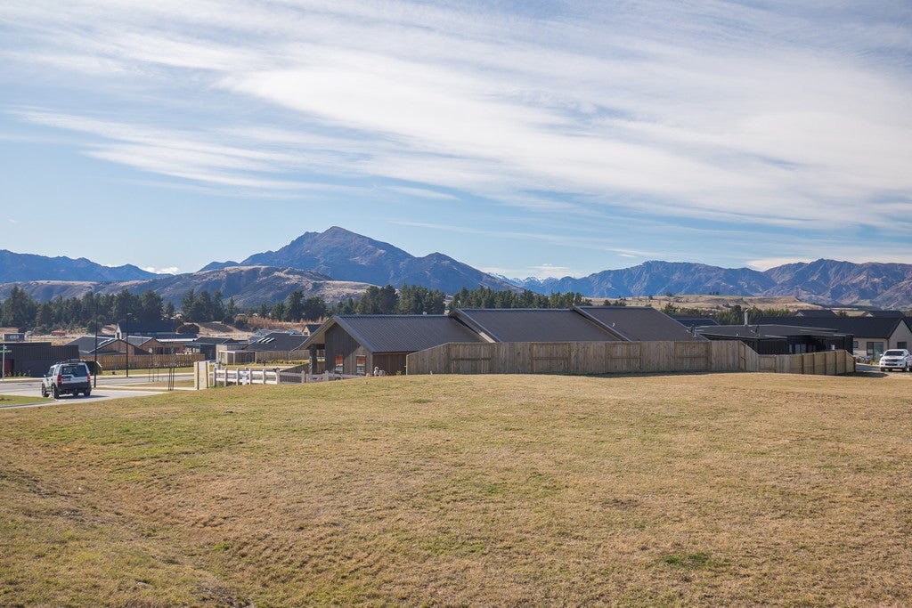 7 Bargour Street, Wanaka - Carousel 2