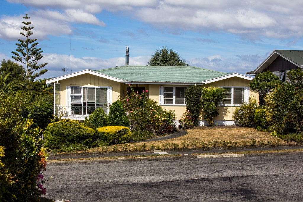 15 Puriri Crescent, Lansdowne, Masterton - Carousel 1