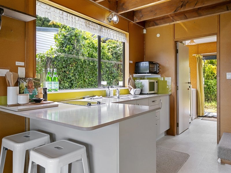 2/202 Lake Terrace, Waipahihi, Taupo - Carousel 2