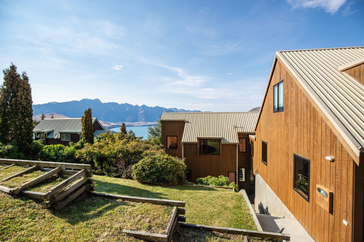 128 Wynyard Crescent, Fernhill, Queenstown - Carousel 1