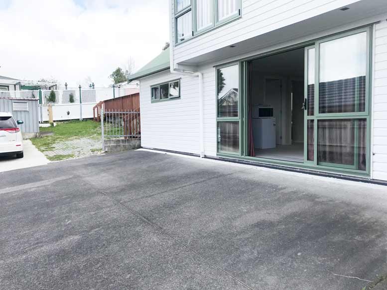 67A Uxbridge Road, Mellons Bay, Auckland - Carousel 1