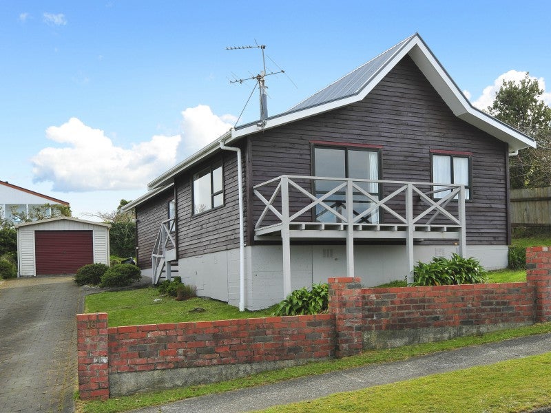 16 Oakleigh Street, Maungaraki, Lower Hutt - Carousel 1