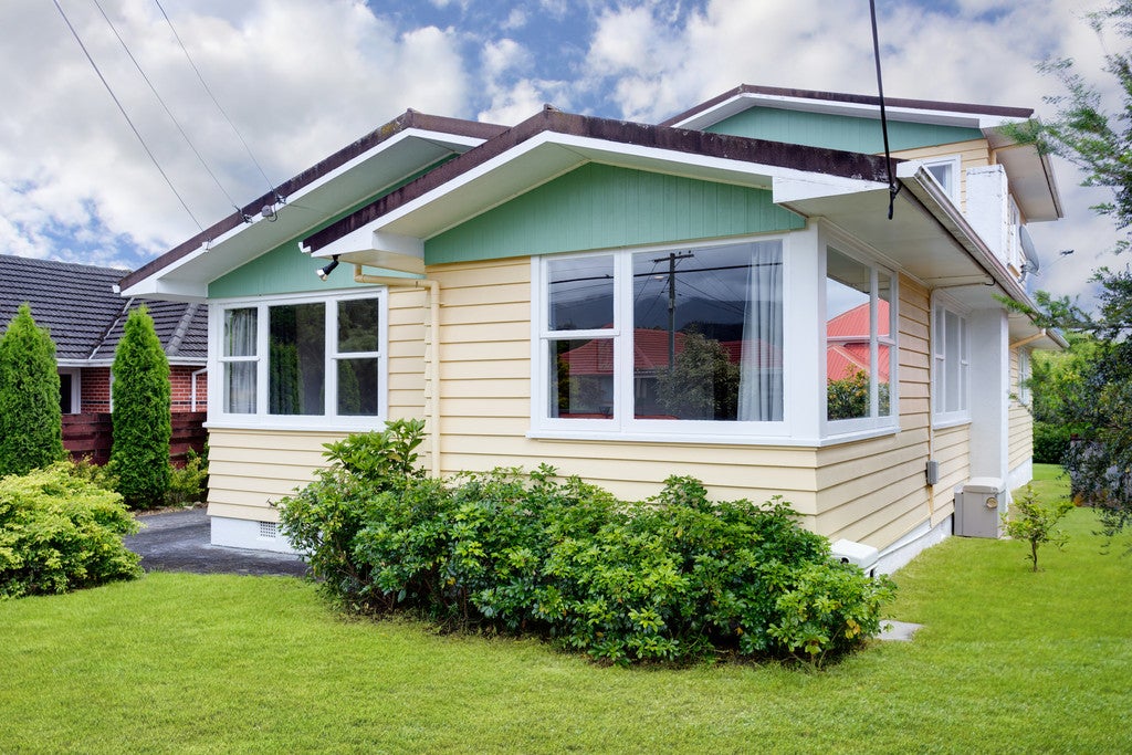 27 Kashmir Avenue, Clouston Park, Upper Hutt - Carousel 1