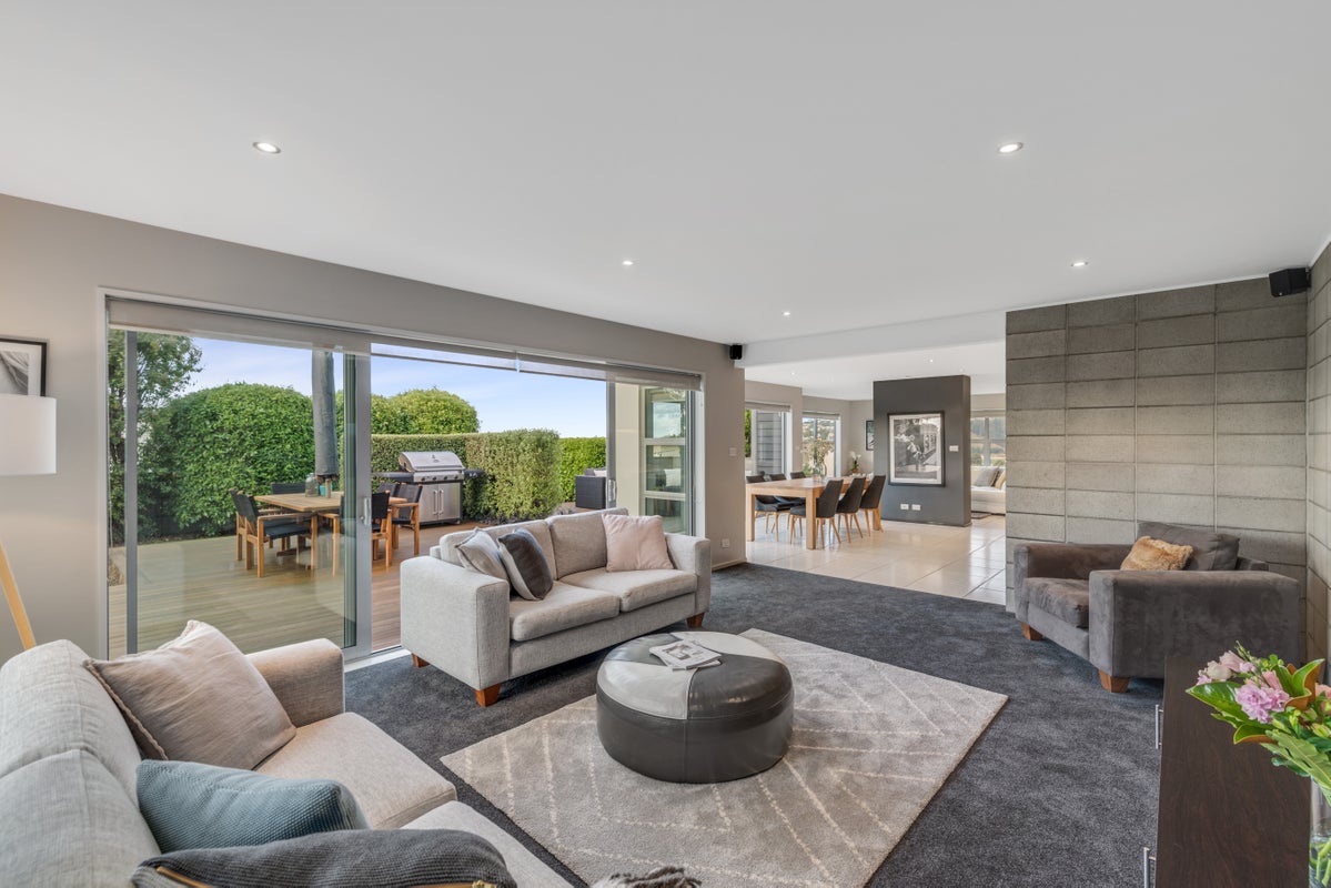 16 Ravensdale Rise, Westmorland, Christchurch - Carousel 2