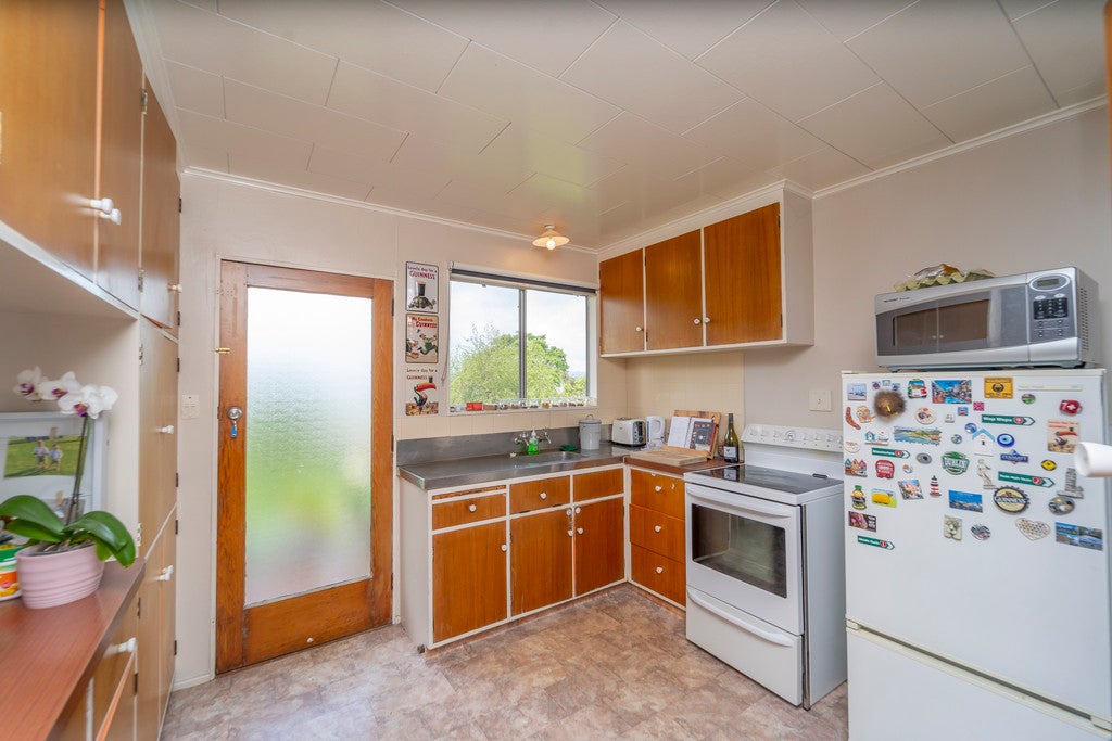 2 Konini Street, Lansdowne, Masterton - Carousel 2