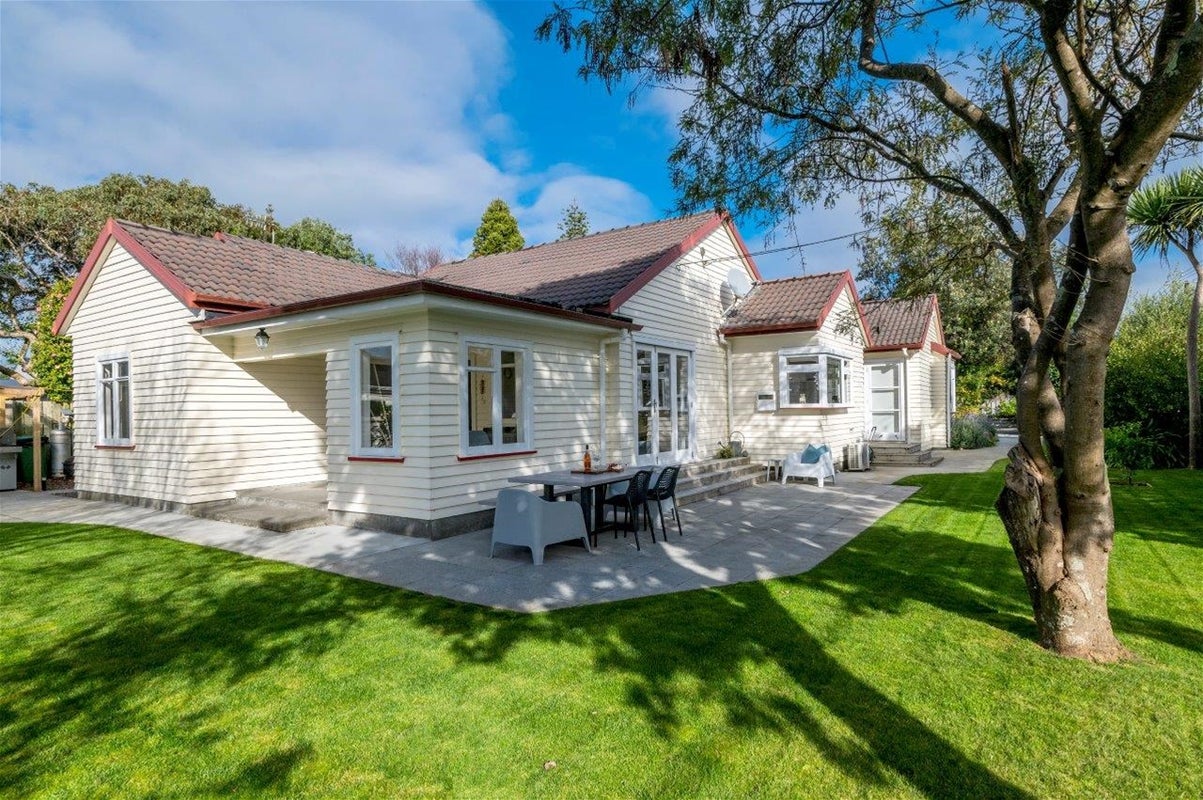 14 Rauparaha Street, Waikanae Beach, Waikanae - Carousel 1