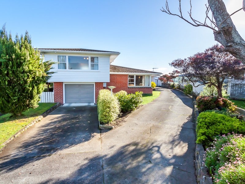 14 Lowestoft Place, West End, Palmerston North - Carousel 1