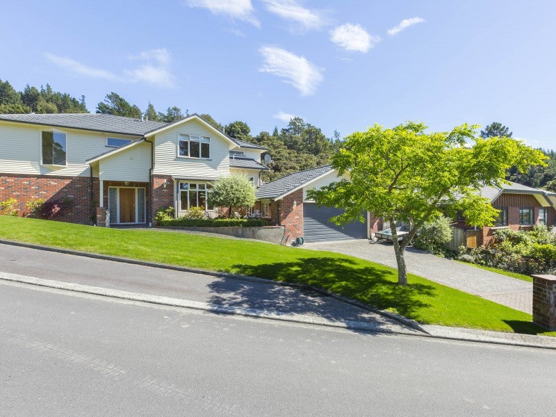 8 Sylvan Way, Silverstream, Upper Hutt - Carousel 1