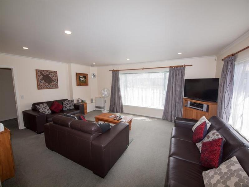 8 Eastcott Grove, Churton Park, Wellington - Carousel 2